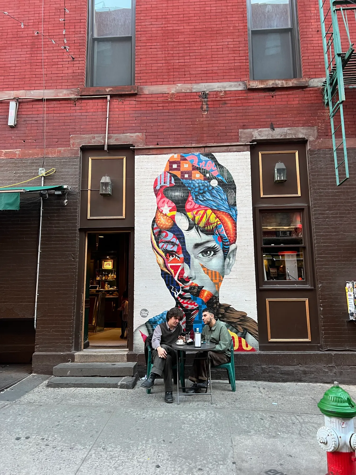 Mural de Audrey Hepburn en Caffè Roma, Little Italy