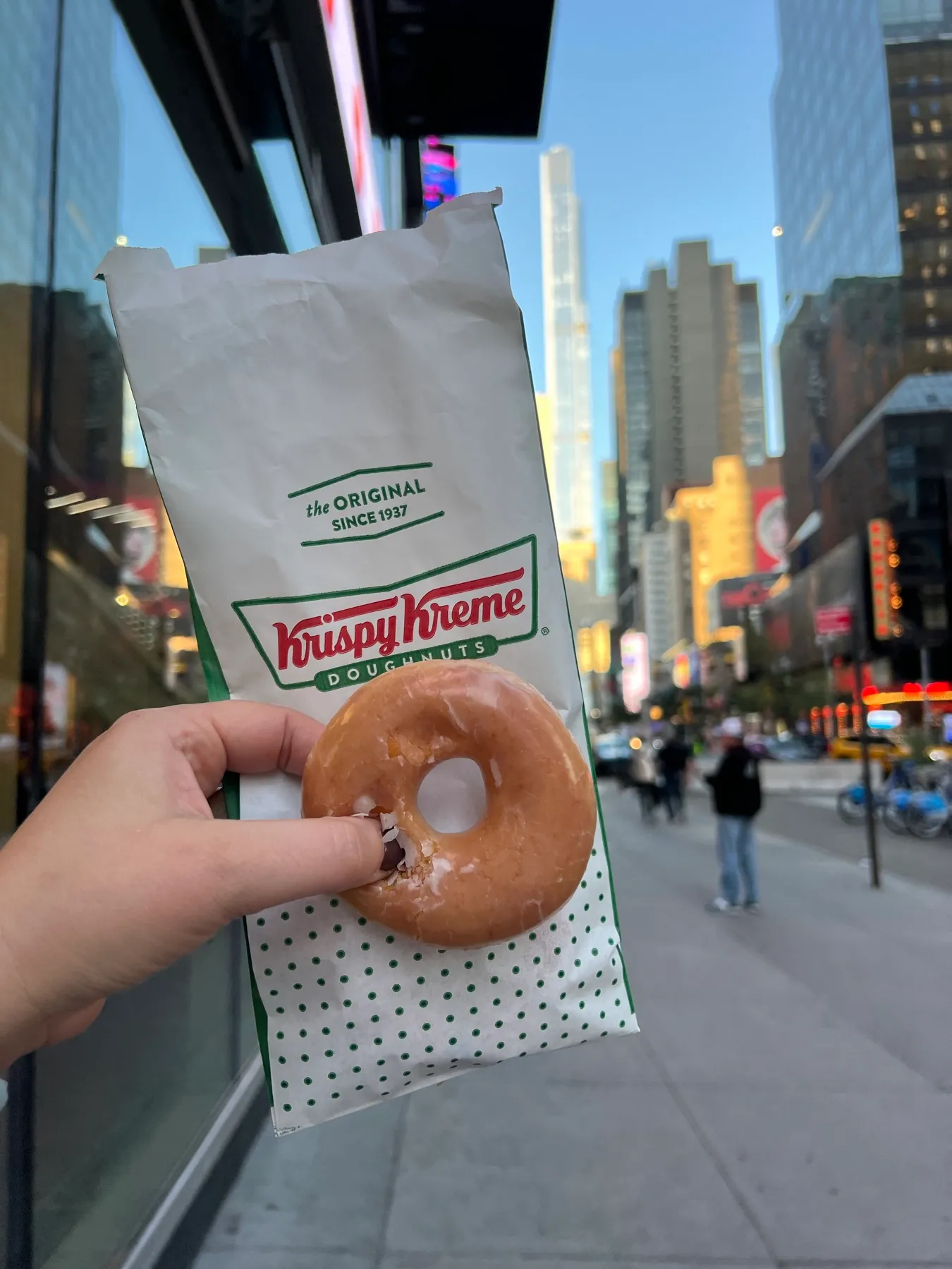 Donut glaseado de Krispy Kreme en Times Square