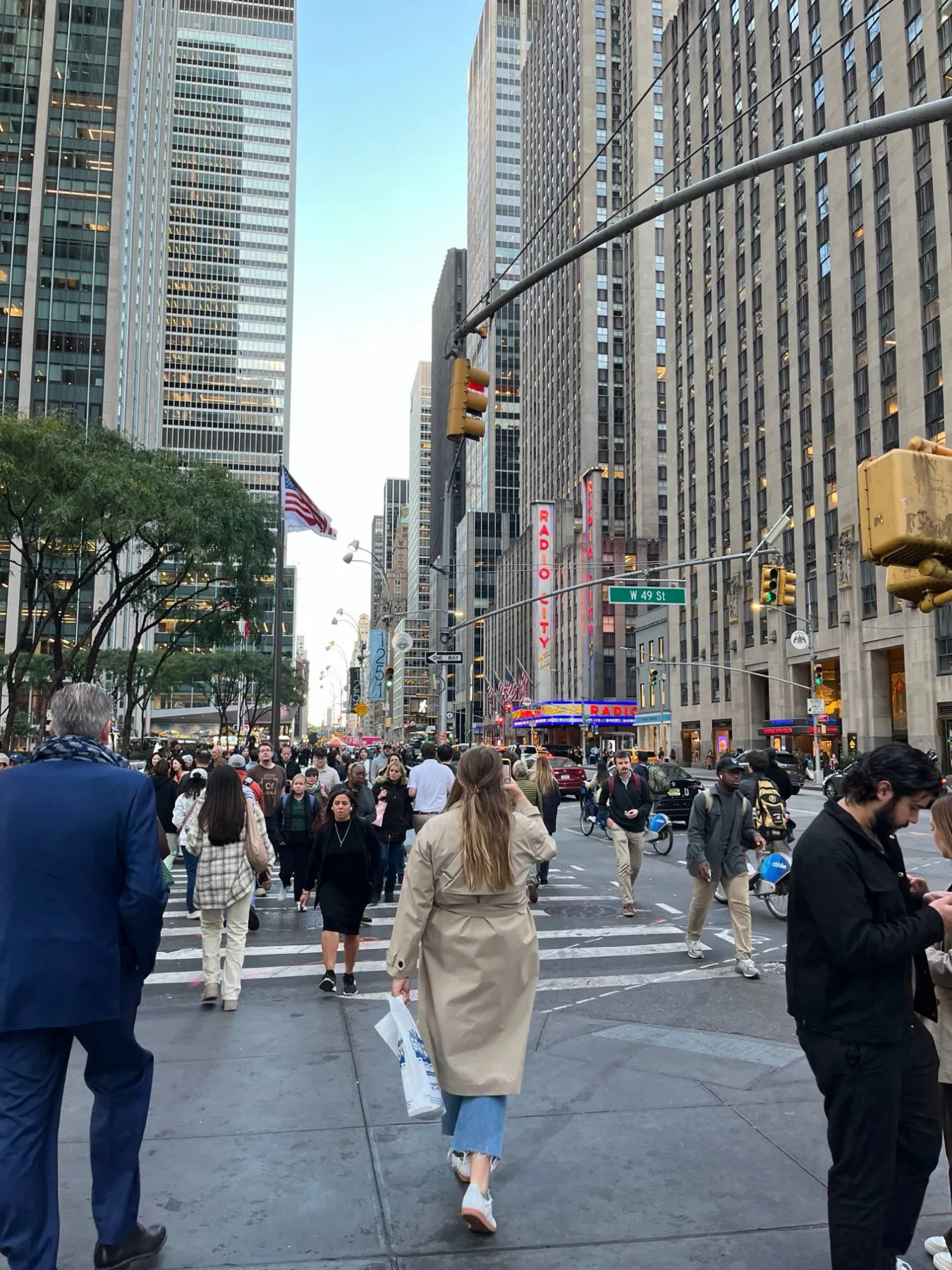 Radio City Music Hall desde la Sexta Avenida